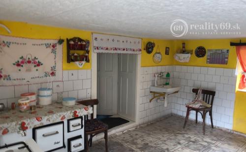 MAĎARSKO - AGGTELEK 4 IZBOVÝ TEHLOVÝ RD S NOVOU STRECHOU SUPER STAV