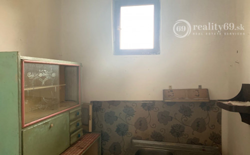 MAĎARSKO - TORNYOSNÉMETI  3 IZBOVÝ RD V POVODNOM STAVE 26 KM Z KOŠÍC