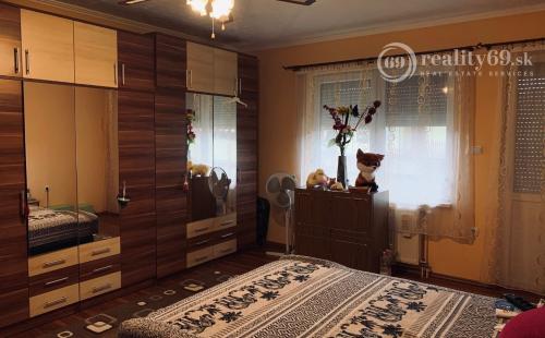 MAĎARSKO - SZOGLIGET 4 IZBOVÝ RODINNÝ DOM PO REKONŠTRUKCII S GARÁŽOU