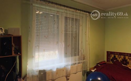 MAĎARSKO - SZOGLIGET 4 IZBOVÝ RODINNÝ DOM PO REKONŠTRUKCII S GARÁŽOU