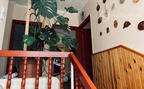 MAĎARSKO - SZOGLIGET 4 IZBOVÝ RODINNÝ DOM PO REKONŠTRUKCII S GARÁŽOU