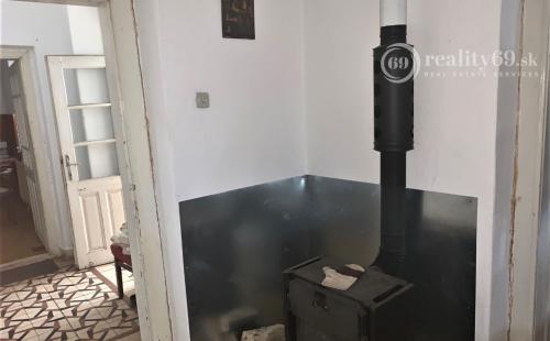 MAĎARSKO - TORNASZENTJAKAB 3 IZBOVÝ RD S LETNOU KUCHYŇOU A HOSPODÁRSKOU BUDOVOU