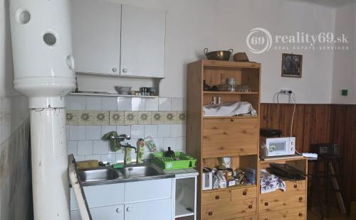 MAĎARSKO - TORNASZENTJAKAB 3 IZBOVÝ RD S LETNOU KUCHYŇOU A HOSPODÁRSKOU BUDOVOU