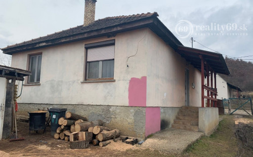 MAĎARSKO - SZUHOGY 3 IZBOVÝ RODINNÝ DOM S VEĽKOU ZÁHRADOU 1000 M2