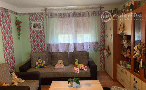 MAĎARSKO - SZUHOGY 3 IZBOVÝ RODINNÝ DOM S VEĽKOU ZÁHRADOU 1000 M2