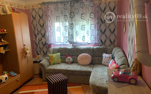 MAĎARSKO - SZUHOGY 3 IZBOVÝ RODINNÝ DOM S VEĽKOU ZÁHRADOU 1000 M2