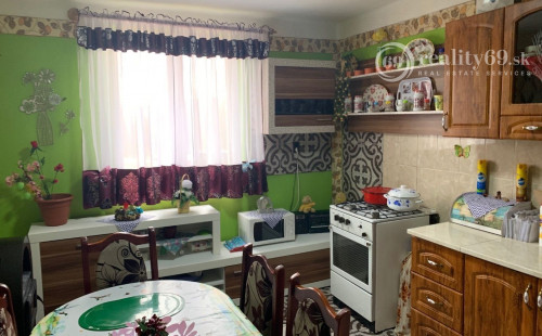 MAĎARSKO - SZUHOGY 3 IZBOVÝ RODINNÝ DOM S VEĽKOU ZÁHRADOU 1000 M2