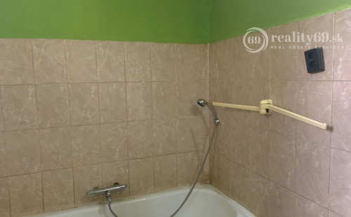 MAĎARSKO - SZUHOGY 3 IZBOVÝ RODINNÝ DOM S VEĽKOU ZÁHRADOU 1000 M2