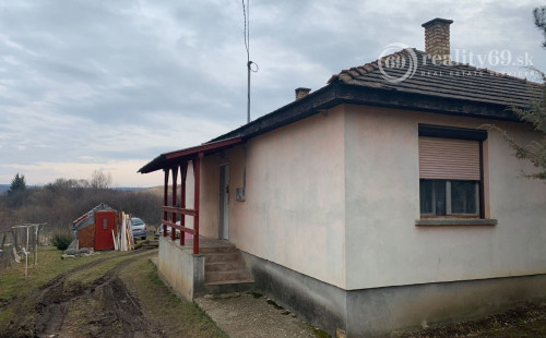 MAĎARSKO - SZUHOGY 3 IZBOVÝ RODINNÝ DOM S VEĽKOU ZÁHRADOU 1000 M2