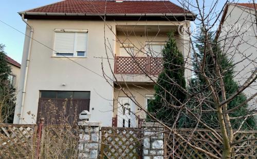 MAĎARSKO - EDELÉNY 4 IZBOVÝ RODINNÝ DOM BLÍZKO CENTRA MESTA V TICHOM PROSTREDÍ