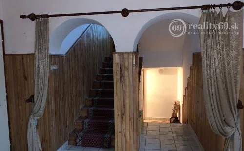 MAĎARSKO - EDELÉNY 4 IZBOVÝ RODINNÝ DOM BLÍZKO CENTRA MESTA V TICHOM PROSTREDÍ