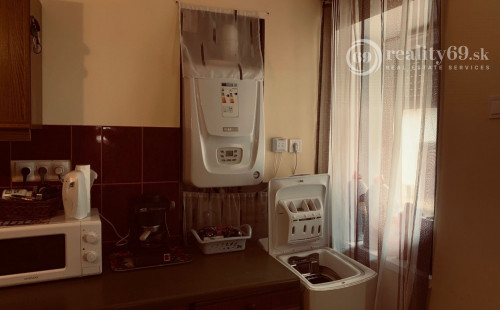 MAĎARSKO - PERKUPA 2 IZBOVÝ RODINNÝ DOM  S VEĽKOU ZÁHRADOU + 2 DOMY NA POZEMKU.