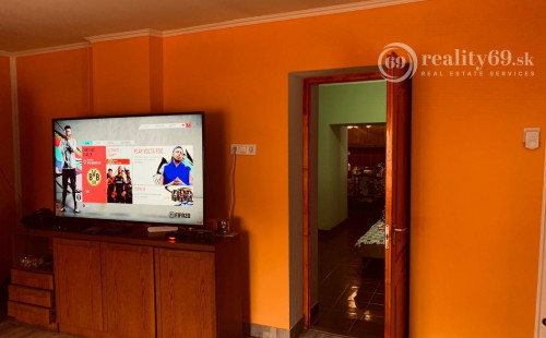 MAĎARSKO - PERKUPA 2 IZBOVÝ RODINNÝ DOM  S VEĽKOU ZÁHRADOU + 2 DOMY NA POZEMKU.