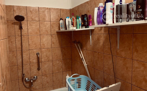 MAĎARSKO - PERKUPA 2 IZBOVÝ RODINNÝ DOM  S VEĽKOU ZÁHRADOU + 2 DOMY NA POZEMKU.