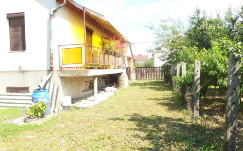 MAĎARSKO - HIDASNÉMETI -  5  IZBOVÝ PODPIVNIČENÝ RODINNÝ DOM, GARÁŽ, ZÁHRADA_Znížená cena