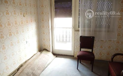 MAĎARSKO - HIDASNÉMETI -  5  IZBOVÝ PODPIVNIČENÝ RODINNÝ DOM, GARÁŽ, ZÁHRADA_Znížená cena