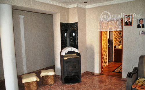 MAĎARSKO - ENCS PEKNÝ 3 IZBOVÝ DOM NA VEĽKOM POZEMKU..