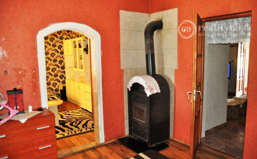 MAĎARSKO - ENCS PEKNÝ 3 IZBOVÝ DOM NA VEĽKOM POZEMKU..