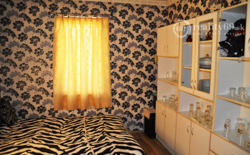 MAĎARSKO - ENCS PEKNÝ 3 IZBOVÝ DOM NA VEĽKOM POZEMKU..