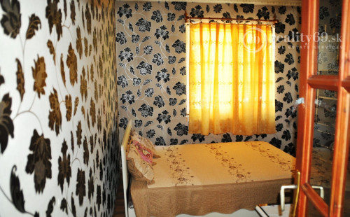 MAĎARSKO - ENCS PEKNÝ 3 IZBOVÝ DOM NA VEĽKOM POZEMKU..