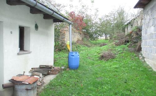 MAĎARSKO - GONC 2 IZBOVÝ ZACHOVALÝ RD V STREDE PRIESTRANNÉHO POZEMKU 1180 M2