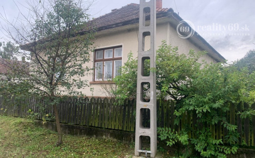 MAĎARSKO - KOMJÁTI 3 IZBOVÝ RODINNÝ DOM S VEĽKÝM DVOROM A ZÁHRADOU