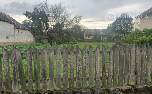 MAĎARSKO - KOMJÁTI 3 IZBOVÝ RODINNÝ DOM S VEĽKÝM DVOROM A ZÁHRADOU