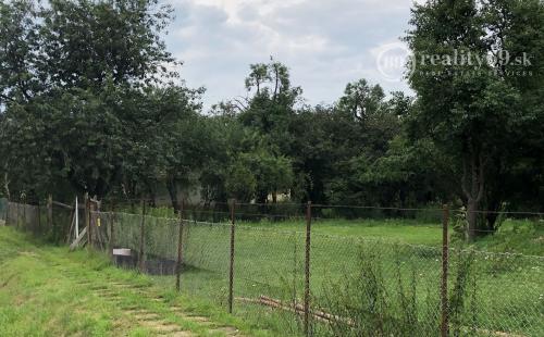 MAĎARSKO - TORNYOSNÉMETI STAVEBNÝ POZEMOK 1.319 M2 VŠETKY IS A STUDŇA.