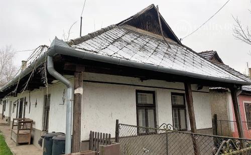 MAĎARSKO - ZA OBCOU BUZICA 2 PEKNÉ SEDLIACKE DOMY  NA JEDNOM NÁDVORÍ