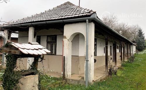 MAĎARSKO - ZA OBCOU BUZICA 2 PEKNÉ SEDLIACKE DOMY  NA JEDNOM NÁDVORÍ