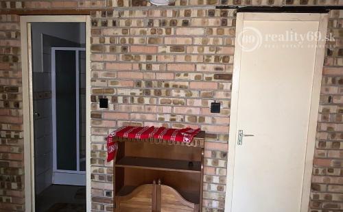 MAĎARSKO - ZA OBCOU BUZICA 2 PEKNÉ SEDLIACKE DOMY  NA JEDNOM NÁDVORÍ