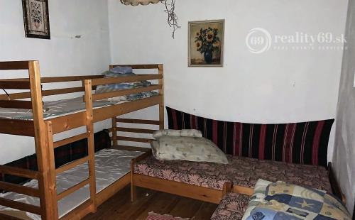 MAĎARSKO - ZA OBCOU BUZICA 2 PEKNÉ SEDLIACKE DOMY  NA JEDNOM NÁDVORÍ