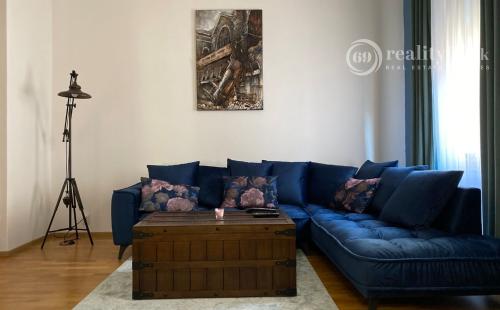 REZERVOVANÉ - CENTRUM MESTA TAJOVSKÉHO - 3 IZBOVÝ MODERNÝ BYT 89 M2.