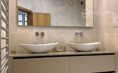 CENTRUM MESTA  ALŽBETINA - 3 IZBOVÝ MODERNÝ BYT 76M2.