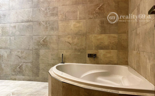 CENTRUM MESTA  ALŽBETINA - 3 IZBOVÝ MODERNÝ BYT 76M2.