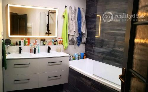 JAZERO -  ATYPICKÝ A VÝNIMOČNÝ 4 IZBOVÝ BYT S VÝMEROU 113 M2.