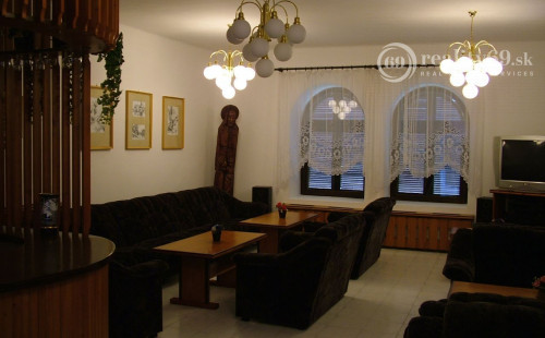 MAĎARSKO - GONC 13 IZBOVÝ OBYTNÝ OBJEKT NA BÝVANIE, PODNIKANIE