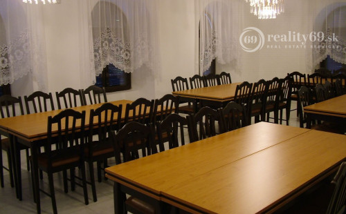 MAĎARSKO - GONC 13 IZBOVÝ OBYTNÝ OBJEKT NA BÝVANIE, PODNIKANIE