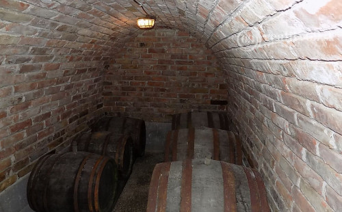 MAĎARSKO - GONC 13 IZBOVÝ OBYTNÝ OBJEKT NA BÝVANIE, PODNIKANIE