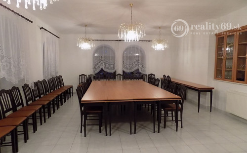 MAĎARSKO - GONC 13 IZBOVÝ OBYTNÝ OBJEKT NA BÝVANIE, PODNIKANIE