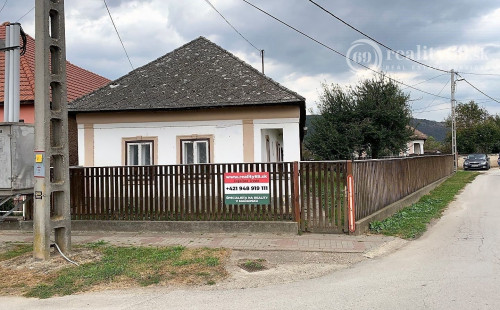 MAĎARSKO - HÍDVÉGARDÓ SEDLIACKA CHALUPA  V PEKNEJ LOKALITE