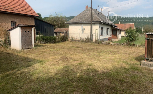 MAĎARSKO - HÍDVÉGARDÓ SEDLIACKA CHALUPA  V PEKNEJ LOKALITE