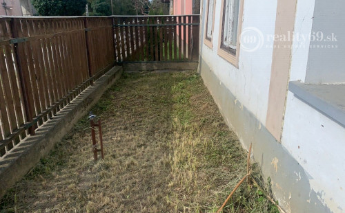 MAĎARSKO - HÍDVÉGARDÓ SEDLIACKA CHALUPA  V PEKNEJ LOKALITE