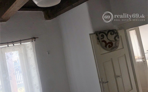 MAĎARSKO - HÍDVÉGARDÓ SEDLIACKA CHALUPA  V PEKNEJ LOKALITE