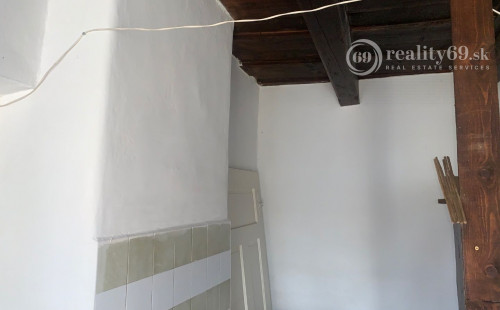 MAĎARSKO - HÍDVÉGARDÓ SEDLIACKA CHALUPA  V PEKNEJ LOKALITE