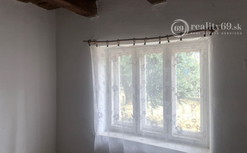 MAĎARSKO - HÍDVÉGARDÓ SEDLIACKA CHALUPA  V PEKNEJ LOKALITE