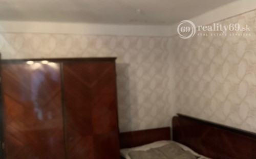 MAĎARSKO - SZOGLIGET KAMENNÝ 2 IZBOVÝ RODINNÝ DOM S LETNOU KUCHYŇOU