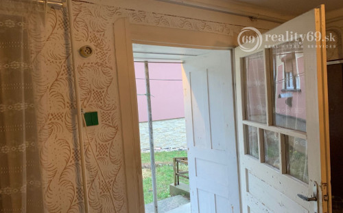 MAĎARSKO - SZOGLIGET KAMENNÝ 2 IZBOVÝ RODINNÝ DOM S LETNOU KUCHYŇOU