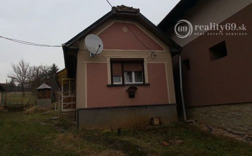 MAĎARSKO - SZOGLIGET KAMENNÝ 2 IZBOVÝ RODINNÝ DOM S LETNOU KUCHYŇOU