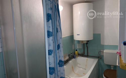 MAĎARSKO - SZOGLIGET KAMENNÝ 2 IZBOVÝ RODINNÝ DOM S LETNOU KUCHYŇOU